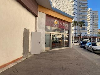 Alquiler Local Comercial  Calle de sueca. Local estratégico de 90m2 con gran visibilidad junto a consum  e