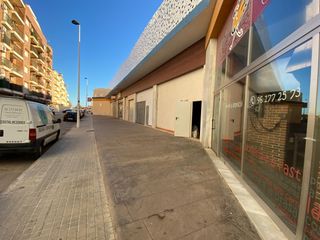 Miete Geschäftsraum  Calle de sueca. Local estratégico de 90m2 con gran visibilidad junto a consum  e