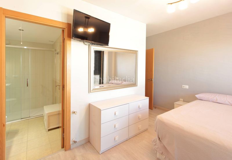 Foto bed05703-0508-417c-9ef1-c884aa554837. Casa adossada amb aparcament a Onda