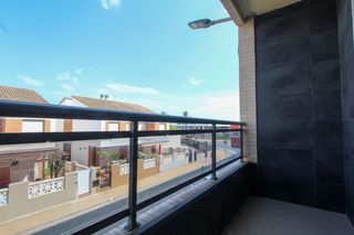 Miete Etagenwohnung  Calle trinitat. Piso seminuevo de 3 habitaciones con garaje y ascensor a 5 minut