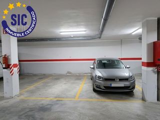 Aparcament cotxe a Calle de Metge Julio Sanchís