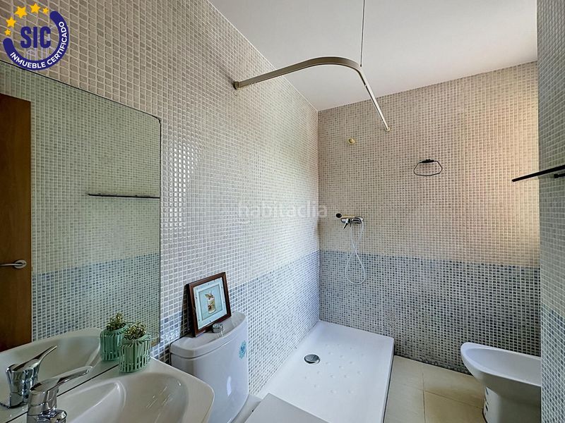 Foto a73e2dbe-b17c-49f2-9c80-5d93d4800869. Casa adossada amb aparcament piscina a Serra