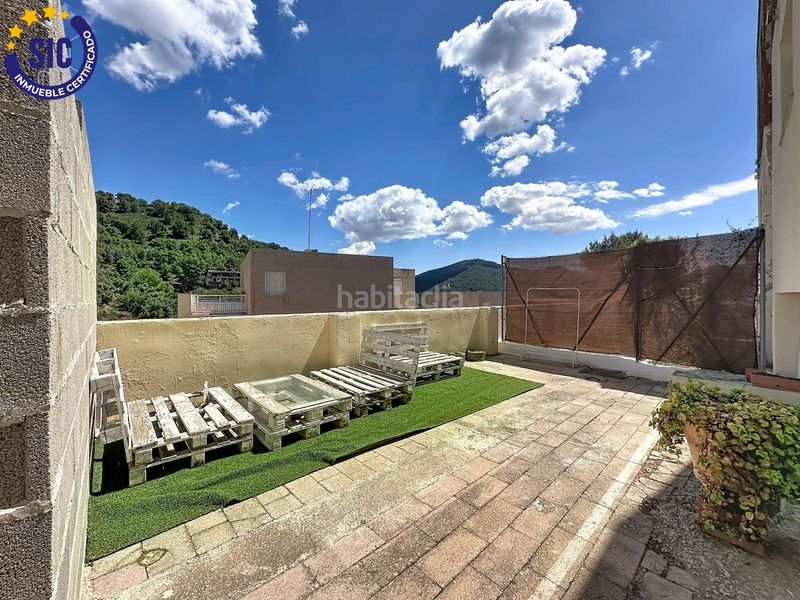 Foto f5d5c098-32d3-428b-be00-6bc25d2960f4. Casa adossada amb aparcament piscina a Serra