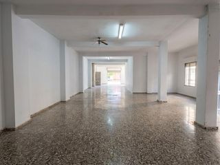Local Comercial  Calle de cándido hernández. Oportunidad única en carcaixent! gran local esquinero doble con