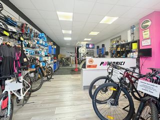 Business premise  Calle carrasca. Traspaso de negocio de venta y reparación de bicicletas en pater