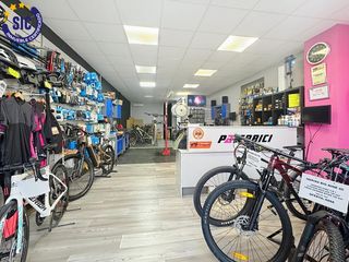 Miete Geschäftsraum  Calle carrasca. Traspaso de negocio de venta y reparación de bicicletas en pater
