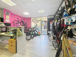 Traspàs Local Comercial  Calle carrasca. Traspaso de negocio de venta y reparación de bicicletas en pater