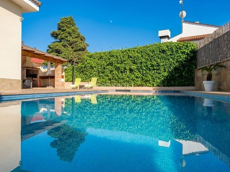 Foto a99751a9-3a2b-4b8a-af95-fddece42a259. Xalet amb calefacció aparcament piscina a Carcaixent