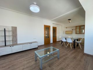 Rent Flat  Calle colon. Tu nuevo hogar temporal en el corazón de requena