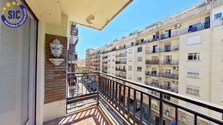 Appartamento  Calle arzobispo fabian y fuero. Amplia vivienda de 134 m2 junto al jardín del turia con garaje i