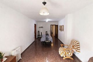 Etagenwohnung  Calle sant onofre. Amplio y luminoso piso de 4 habitaciones con ascensor en pleno c