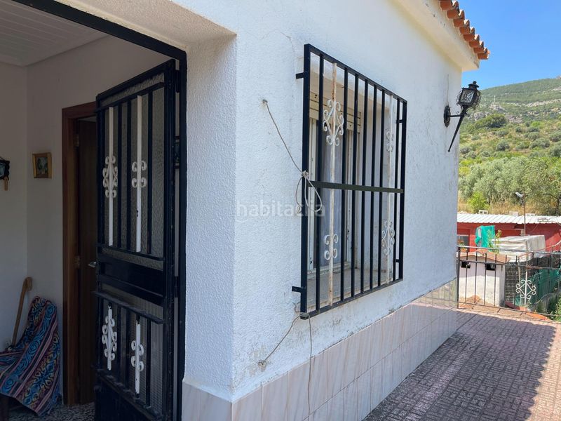 Foto b669b6dd-f803-41f2-b956-6d46b708499a. Xalet amb aparcament a Chera