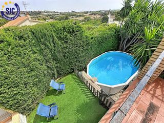 Xalet  Urbanizacion san patricio. Chalet independiente con jardín, piscina y vistas despejadas en