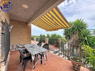 Xalet  Urbanizacion san patricio. Chalet independiente con jardín, piscina y vistas despejadas en