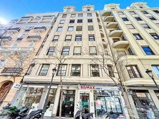 Miete Etagenwohnung  Calle joaquin costa. Ático en alquiler en valencia