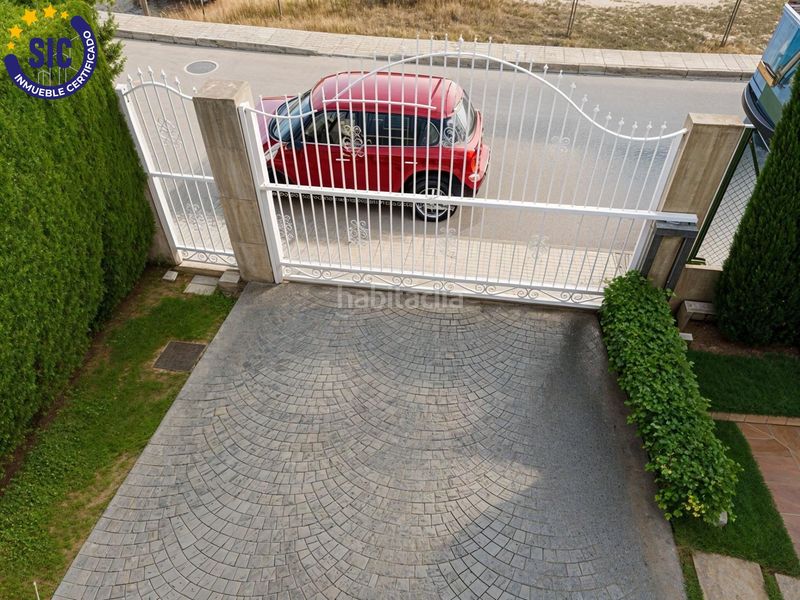 Foto b859683f-a991-4ab3-94ba-c5965b36ad6c. Chalet espectacular chalet con piscina en exclusiva urbanización nova golf en Oliva