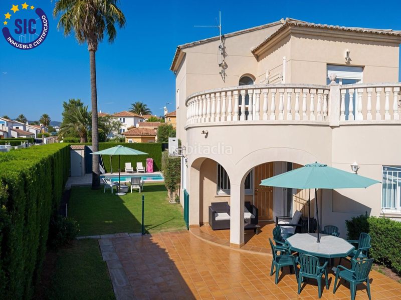 Foto f113be59-a621-4536-ba9b-139dadde488b. Chalet espectacular chalet con piscina en exclusiva urbanización nova golf en Oliva