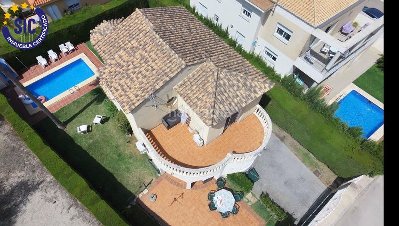 Foto f2d00065-680b-4447-ace9-cbdaa870ce77. Chalet espectacular chalet con piscina en exclusiva urbanización nova golf en Oliva