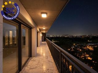 Appartement  Calle cavanilles. Piso de 178 m2 con balcón de más de 22 m2 y vistas a los jardine