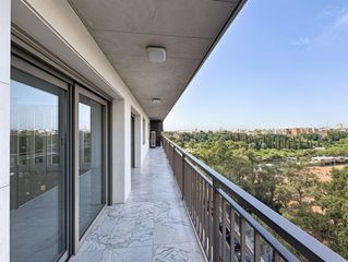Pis  Calle cavanilles. Piso de 178 m2 con balcón de más de 22 m2 y vistas a los jardine