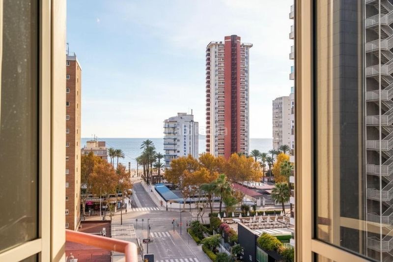 Foto cd1ef35b-b47a-4077-b59b-4cfc1c8a2482. Pis amb calefacció aparcament piscina a Playa Levante Benidorm