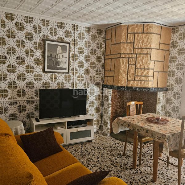 Foto 1056b0ff-5850-4287-ae27-540b38177e64. House with parking in Llutxent