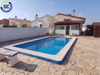 Chalet  Calle canet lo roig. Encantador chalet pareado en una sola planta con jardín privado,