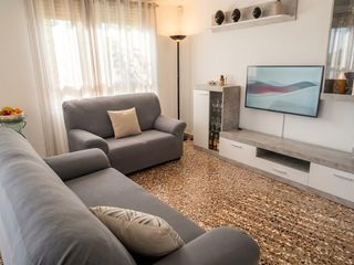 Etagenwohnung  Plaza carlos marx. Luminoso piso con gran cocina y balcón frente a una tranquila pl