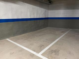Parking voiture à Carrer tres d'abril 48