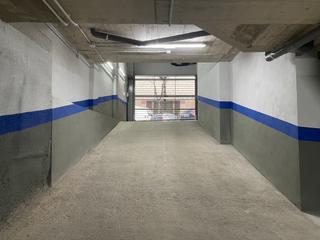 Parking voiture à Carrer tres d'abril 48