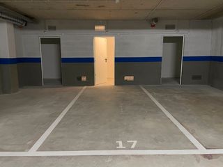 Parking coche en Carrer tres d´abril, 48. Parking para coche