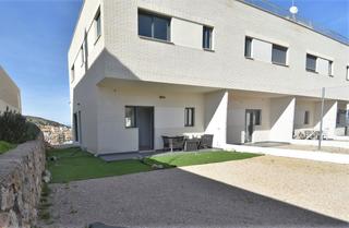 Maison jumelée à Calle serra de mariola 36. Adosados nuevos zona farodosel