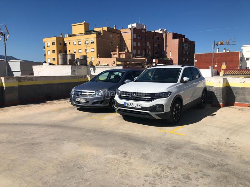 Foto c6dbb2d5-ee58-49f3-823b-facf0fdc4ddc. Parking coche parking pueblo edf. cervantes en pueblo de Cullera Cullera
