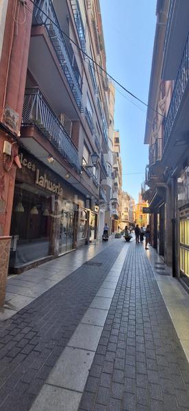 Foto 8ee098e2-e61a-4c1e-ae2b-051d776324d0. Alquiler local comercial local en venta en pueblo en Cullera