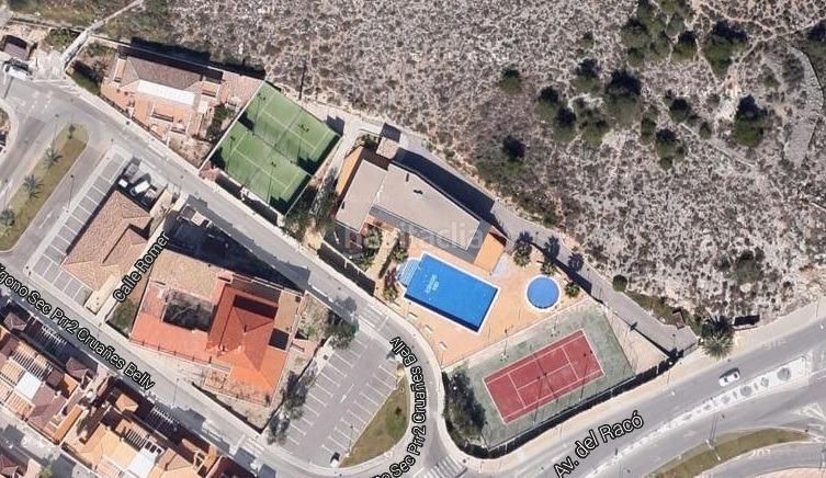 Foto a0ca2342-f3ca-490f-b205-af220e15dd95. Casa adossada amb aparcament piscina a Racó Cullera