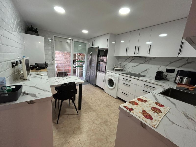 Foto f3459383-f6e0-4105-a49c-b4c3ccf29563. Casa adossada amb aparcament piscina a Racó Cullera