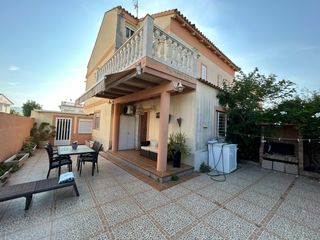 Semi detached house in El Marenyet. Se vende chalet adosado en el marenyet, cullera