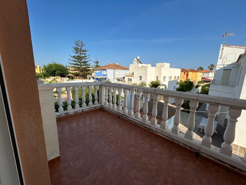 Foto ed7f4523-28d8-40af-b4d9-18b9380fb565. Casa adossada amb aparcament a El Marenyet Cullera
