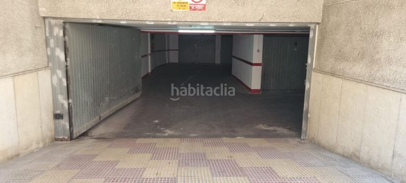 Foto c0584ae8-ea5b-4282-ae09-ee63e618d730. Aparcament cotxe a pueblo de Cullera Cullera