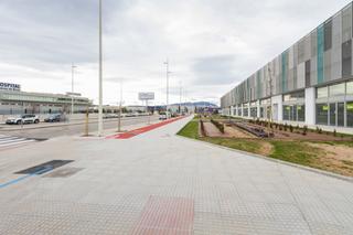 Location Local commercial  Avenida de la medicina. El local ideal para  tu negocio enfrente del nuevo hospital coma