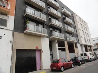 Parking coche  Calle poeta francesc miret. Cochera en gandia , lista para su uso