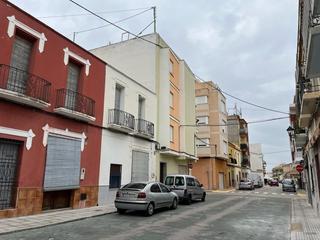 Casa a Cristo rey 46. Amplia casa a 2 calles en daimuz.