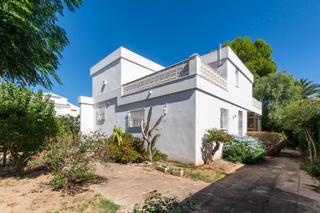 Chalet in Urbanizacion motes 19. Calidad de vida en un entorno privilegiado. urbanización les mot