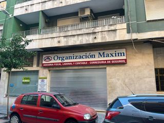 Lloguer Local Comercial a Calderon de la barca 55. Amplio local comercial de 411 m2 con parking privado