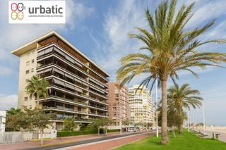 Appartement à Paseo maritim neptu 63. Te gustaria vivir en el mejor edificio de la playa de gandia ?