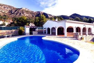 Chalet en Calle cova de l'aire 12. Encanto espaol con todas las comodidades  privacidad y naturale