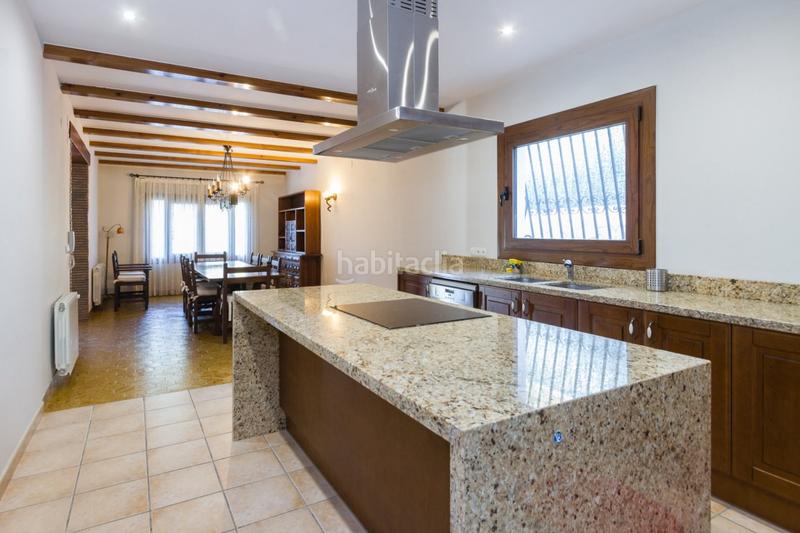 Foto e8d2921e-b38f-4796-af9c-5b512002a3ab. Chalet in calle cova de l'aire 12 in Barx