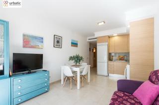 Apartament  Calle ausias march. Te gustaria disfrutar del mar en un amplia terraza?