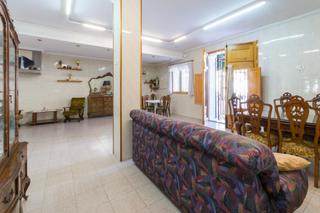 Planta baixa a Major 4. Buscas una casa económica y bien situada?
