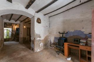 Casa  Calle daoiz y velarde. Buscas una casa para reformar?